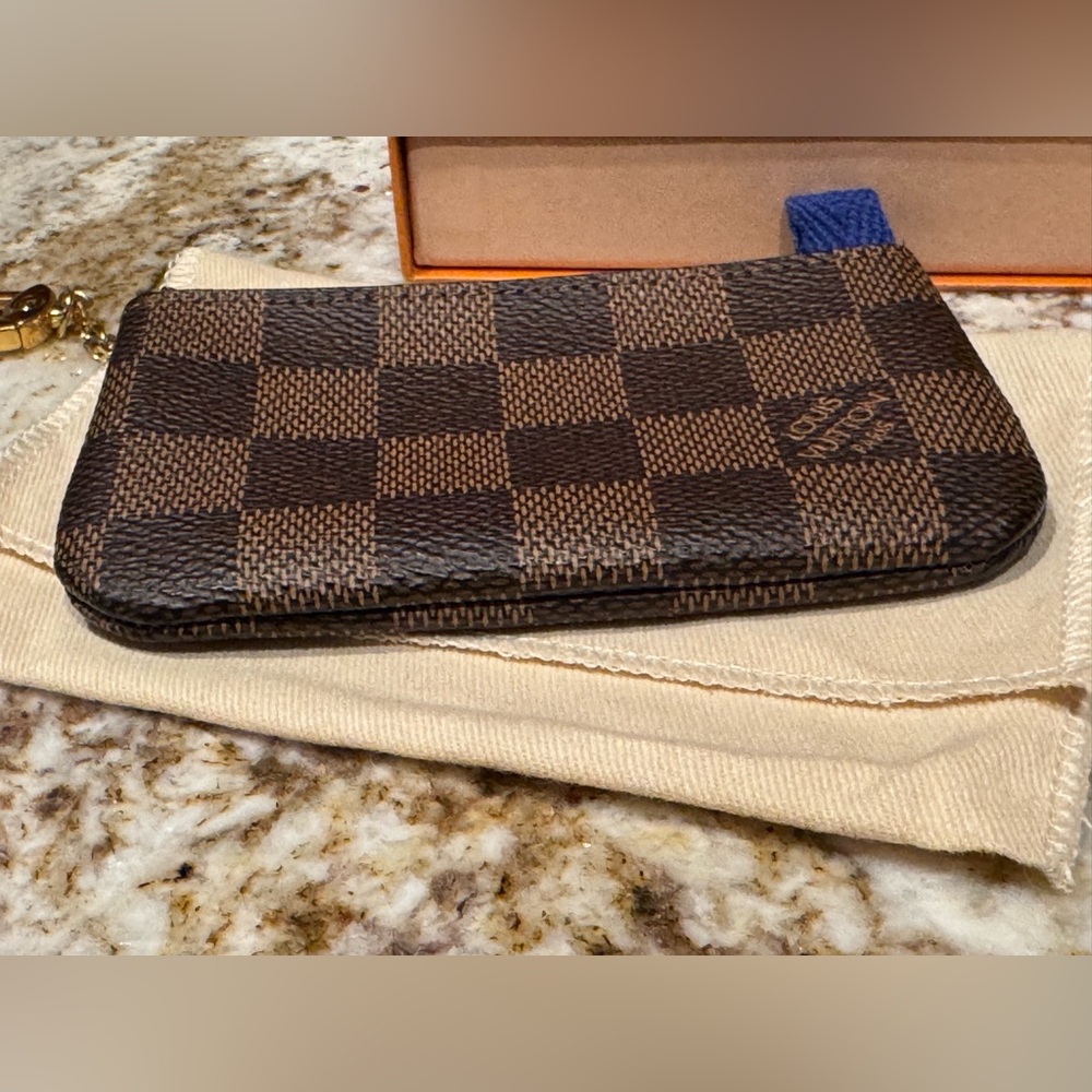 ⭐️ AUTHENTIC LV LOUIS VUITTON KEY POUCH DAMIER EBENE CLES N62658 ⭐️ - Picture 4 of 12